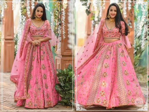 Mehndi function Dresses 2022 // Mehndi Dress/Mehndi dress designs for Bride  sister & Unmarried Girls - YouTube