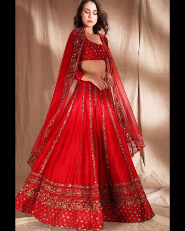 FB-L166 Bollywood Designer Silk Zari Lehenga 